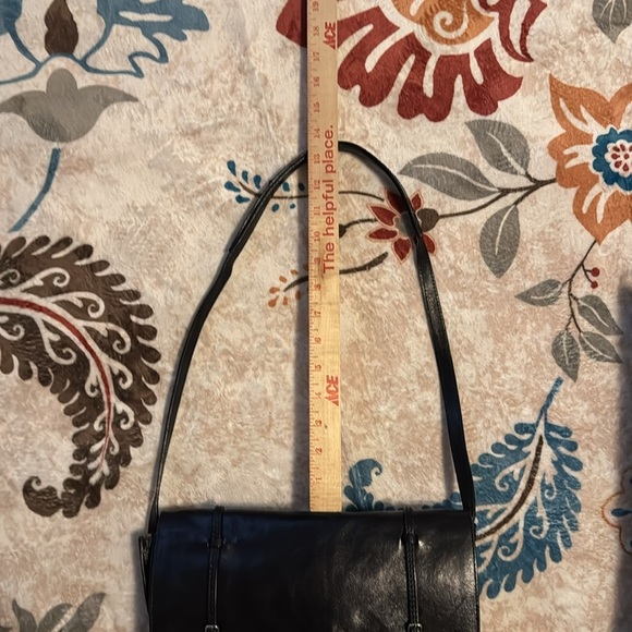 Francesco Biasia Sleek Black Leather Shoulder Bag - Picture 8 of 9